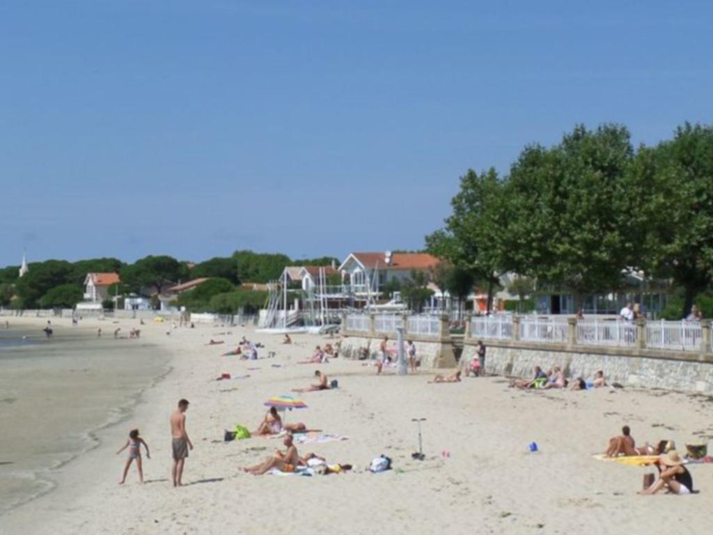 Residence Nemea Les Rives De Saint Brice Ares Buitenkant foto