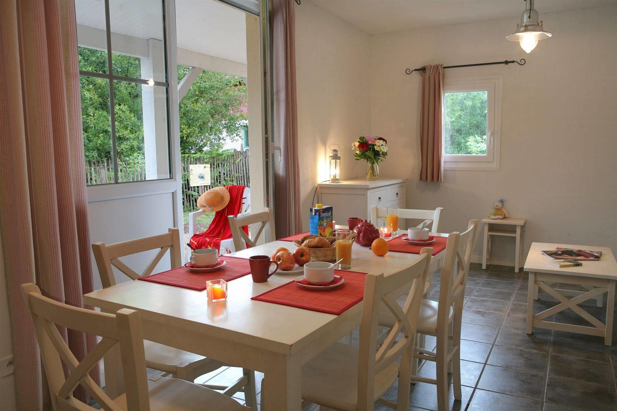 Residence Nemea Les Rives De Saint Brice Ares Buitenkant foto