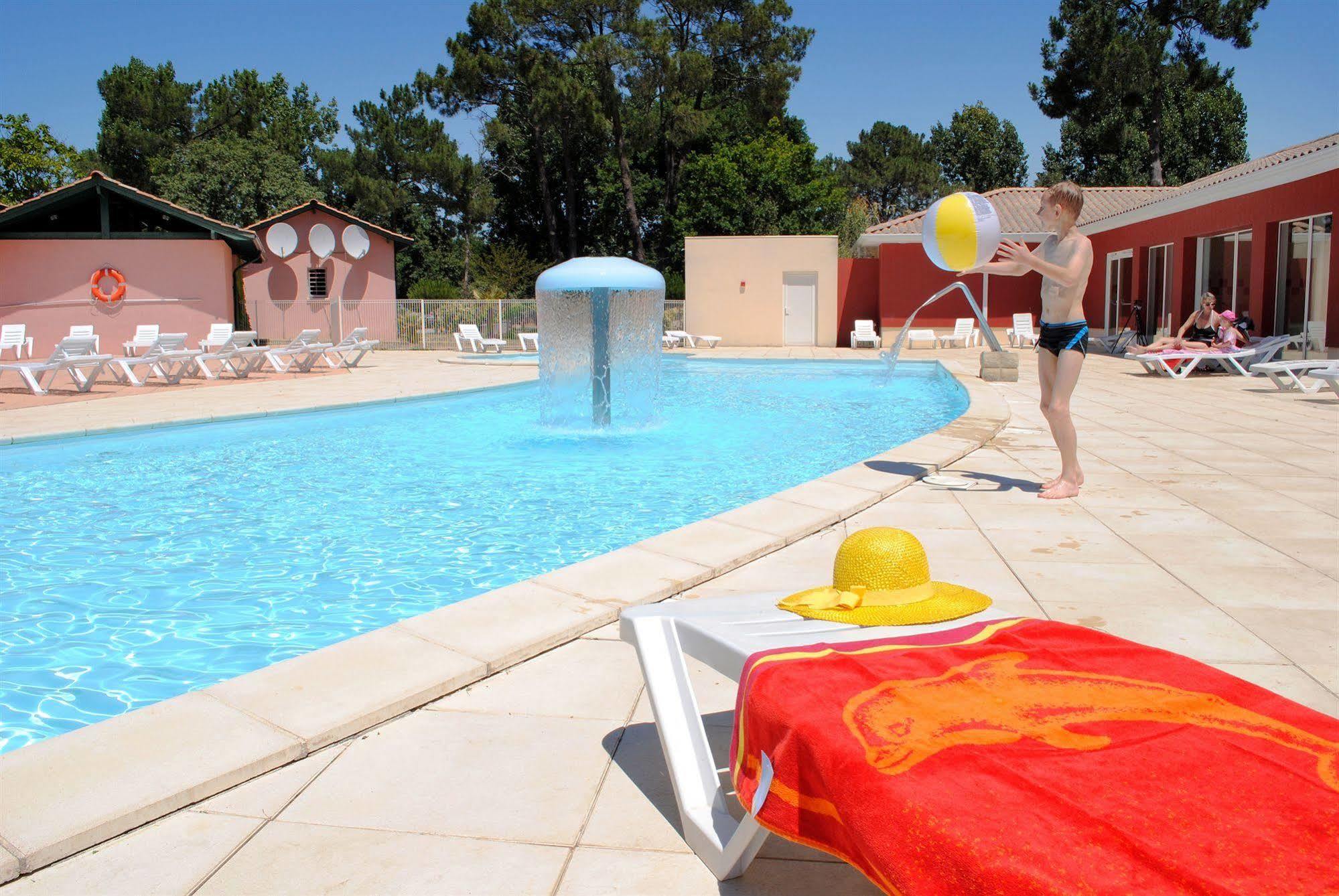 Residence Nemea Les Rives De Saint Brice Ares Buitenkant foto