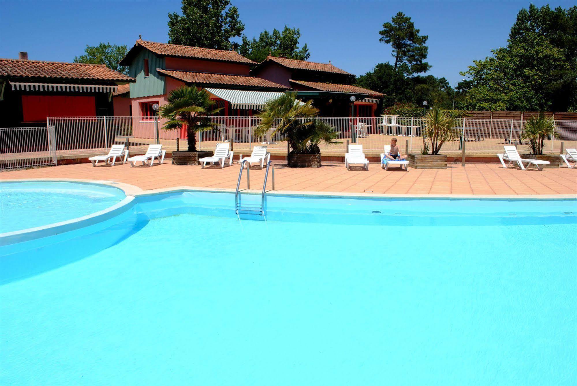 Residence Nemea Les Rives De Saint Brice Ares Buitenkant foto