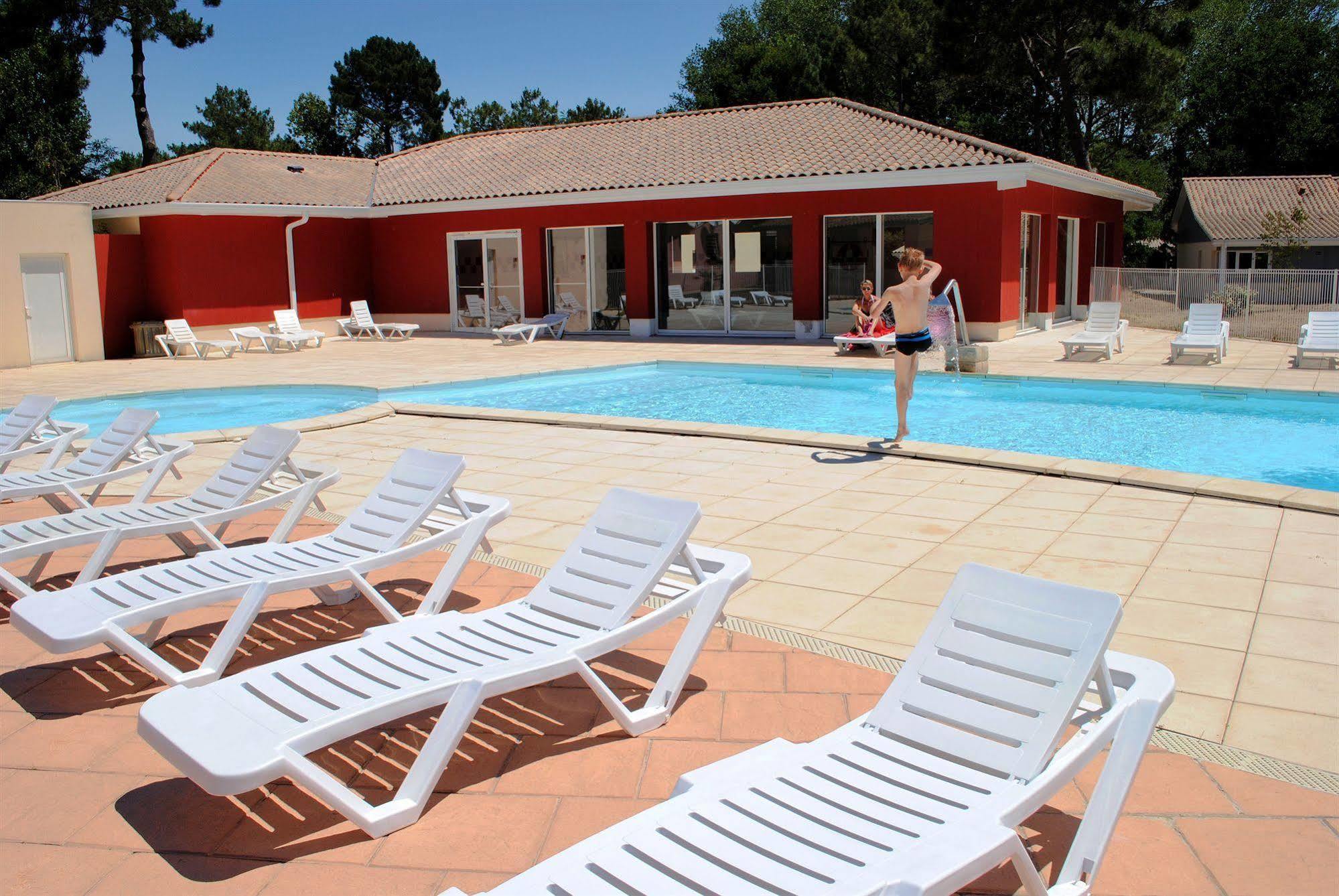 Residence Nemea Les Rives De Saint Brice Ares Buitenkant foto
