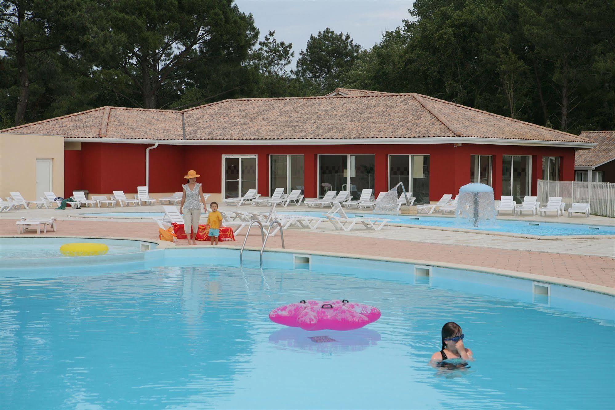 Residence Nemea Les Rives De Saint Brice Ares Buitenkant foto