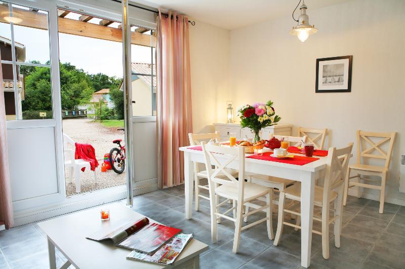 Residence Nemea Les Rives De Saint Brice Ares Buitenkant foto
